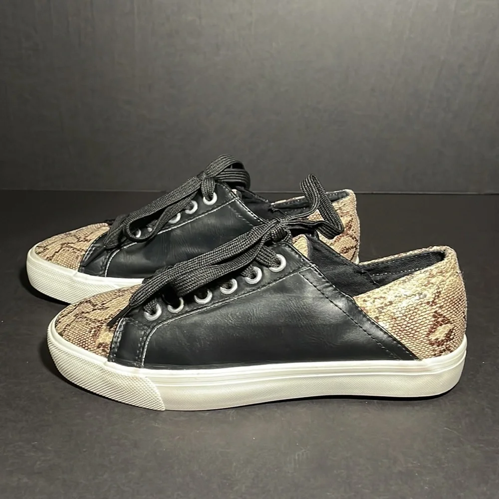 RESTRICTED snakeskin and faux leather casual sneakers in women’s size 6